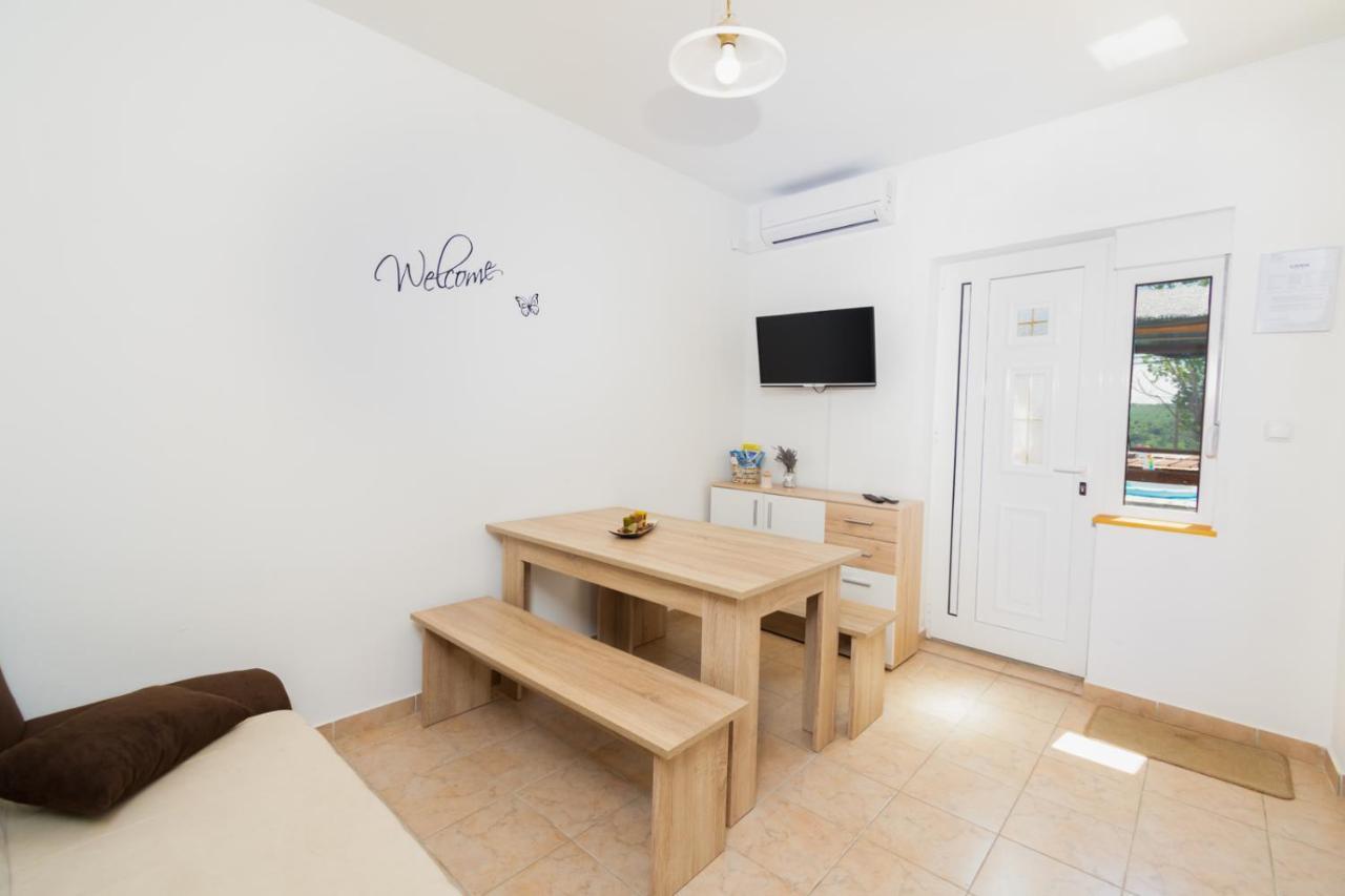 Apartmani Ajp Posedarje Luaran gambar